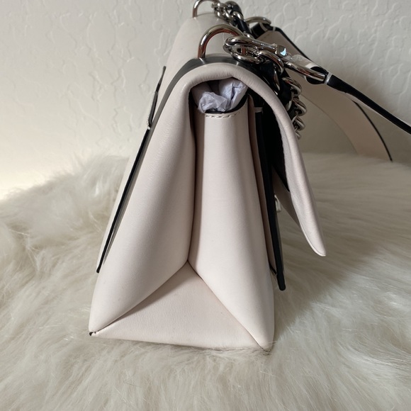 Michael Kors handbag with strap - Picture 3 of 4